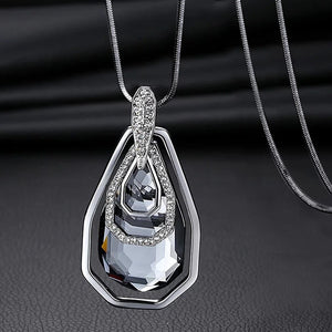 Meyfflin Long Pendant