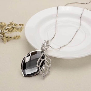 Meyfflin Long Pendant