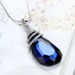 Meyfflin Long Pendant